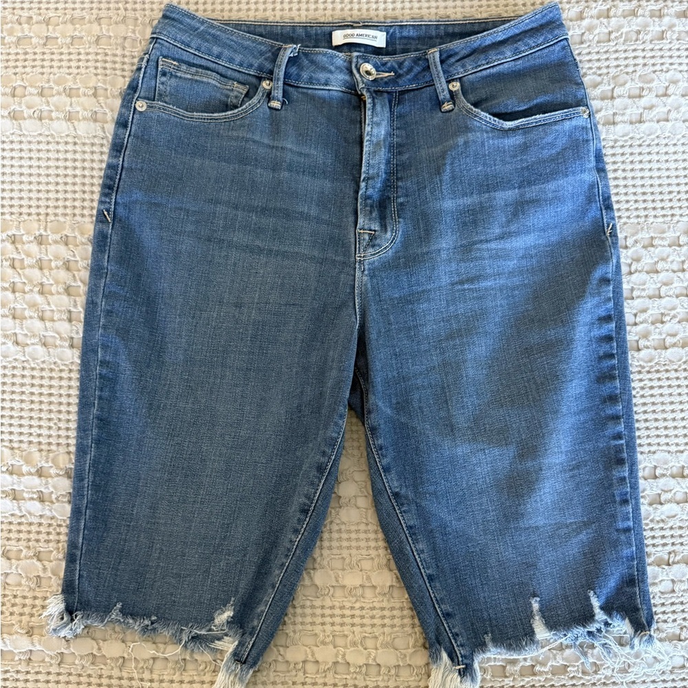 Good American Mid-Wash Frayed Hem Women's Jeans